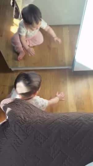 만지고 싶은데 자꾸 사라져