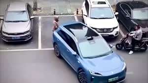 주차 자리 찜하려는 빌런 아줌마가 몰랐던 것.mp4