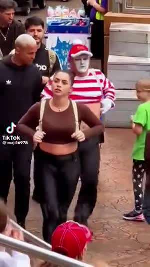 소리] 오션쇼의 막간을 채우는 마임이스트.mp4