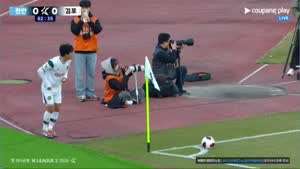 K리그) 경기중에 총 맞아서 쓰러진 축구선수