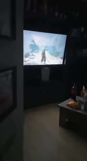 캔맥하면서 밤새 게임 하려던 아저씨.gif