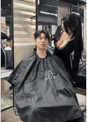 가슴 참아내기.gif