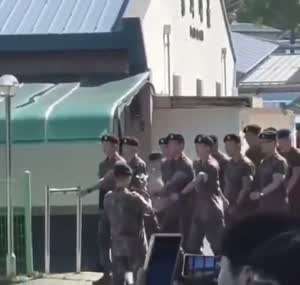 요즘 육군 수료식 근황.gif