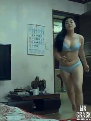 딸! 아빠가 니 컴퓨터 좀 쓸께.gif