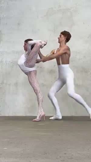 넘어질뻔한 발레리나 누나