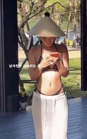 남자친구 기다리는 누나.gif