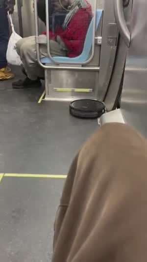 지하철 청소 이제 저에게 맡겨 주세요