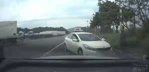 고전) 아재 무시하고 선빵 날린 양아치에 최후.gif