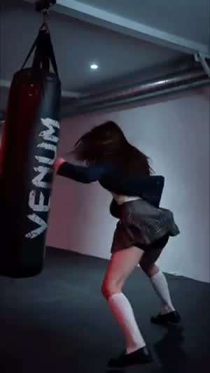 1 여고생 = 2 특수부대원