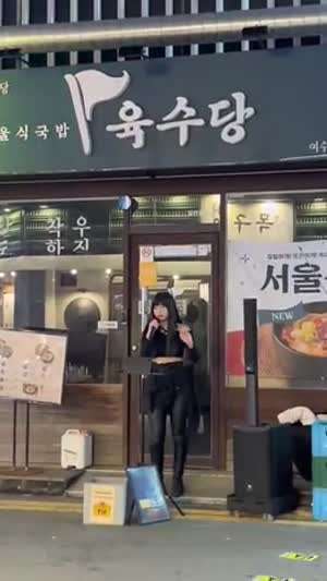 버스킹에 진심인 그녀