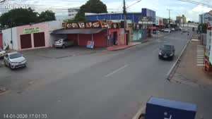 차를 들이받는것이 차에 받히는것 보다 낫다??