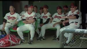 심판한테 항의하러 나온 야구 코치.mp4