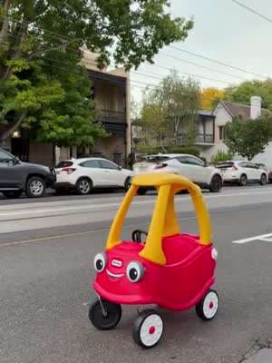 이 동네에 주차 잘 하는 어린이가 있나보다