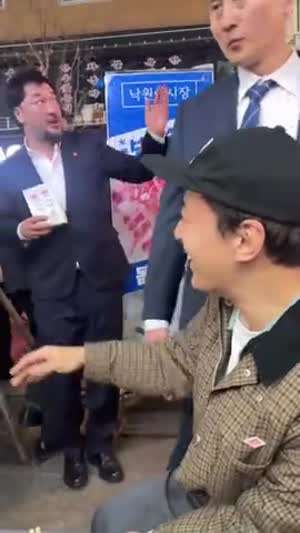 종로에서 술 마시다 마카롱이 악수해줌