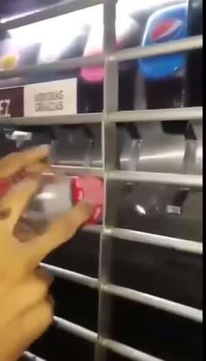 치사한넘..걍 물 마시고 말지