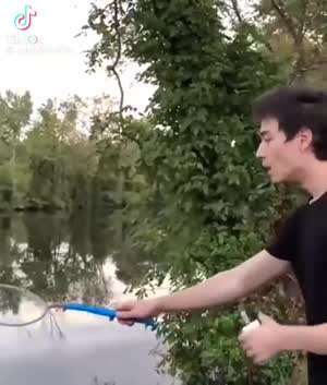 뭐로 만드는 방울인지 혹 아시는 분?