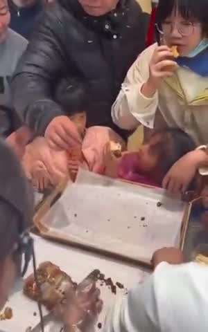 중국 마트 시식코너의 여왕