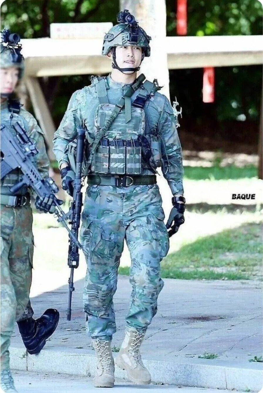 대한민국 연예인 군복핏 4대장 ㄷㄷㄷ