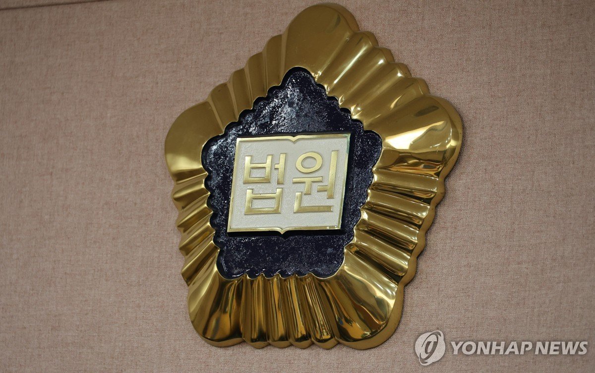 새벽에 치킨집 몰래 들어가 통닭 2마리 직접 튀겨 훔친 절도범