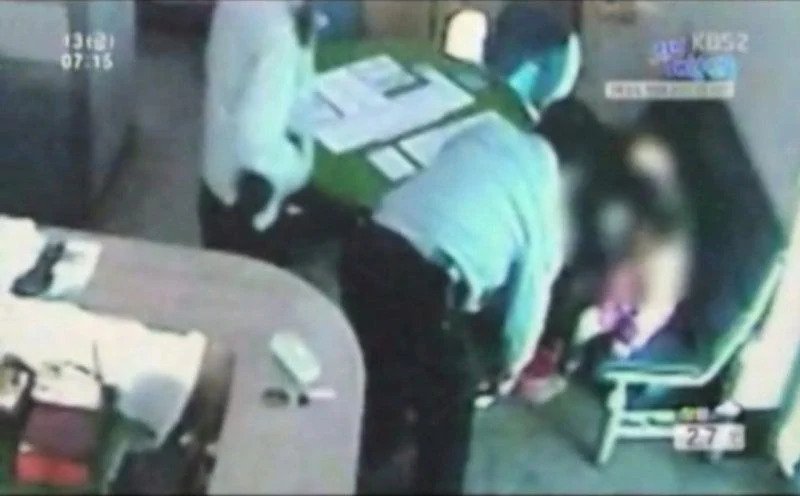 7살 소녀가 눈보라를 헤치고 파출소로 온 이유