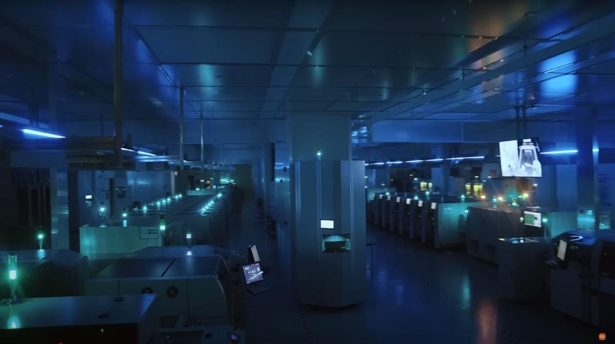 사람 한명 없이 돌아가는 공장