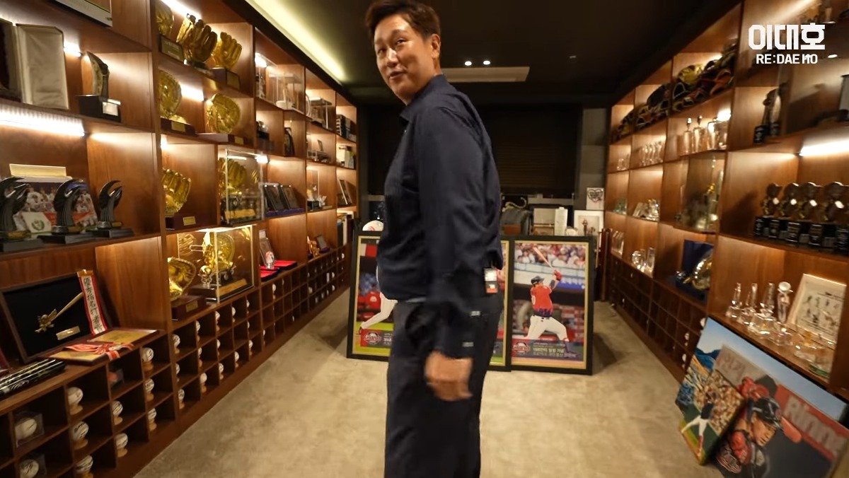 자기집 아무나 안보여주는 보물방 공개한 이대호 ㄷㄷㄷ