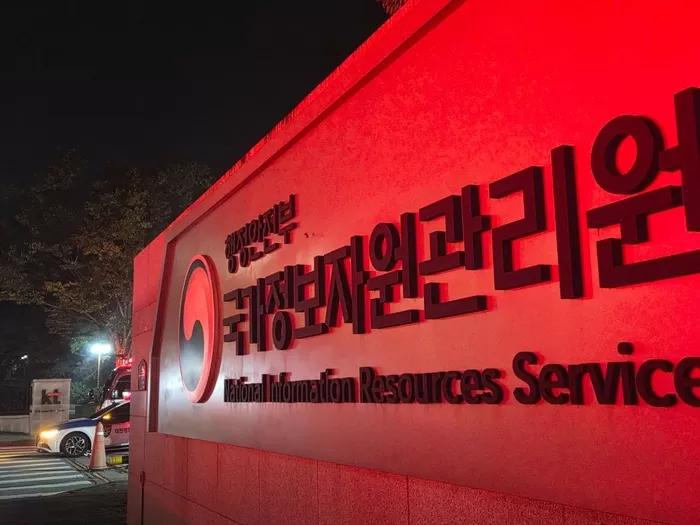 [속보] '국가전산망 장애 담당 공무원', 세종청사서 투신... "심정지 상태"