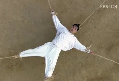 턱걸이 하다가 거열형 당하는 여자ㅋㅋㅋㅋㅋㅋㅋㅋ