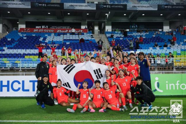 [단독]韓 여자대표팀 "손흥민처럼 A매치 이동, 비즈니스석 요구" '보이콧' 위기