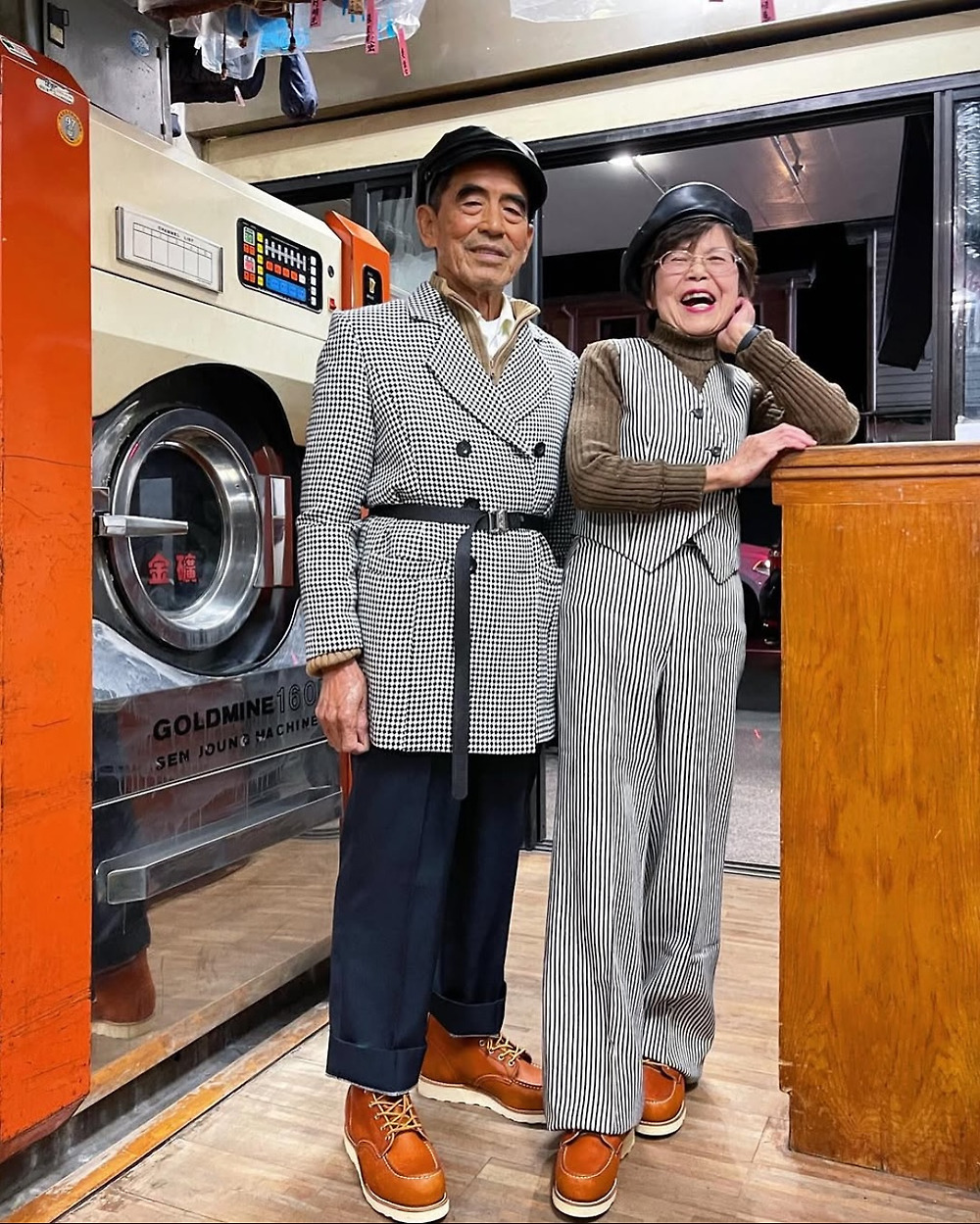 손님들이 안찾아가는 옷으로 화보찍는 세탁소 사장부부