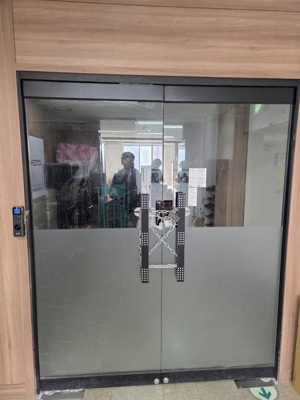 현재 컴마왕 문앞 근황