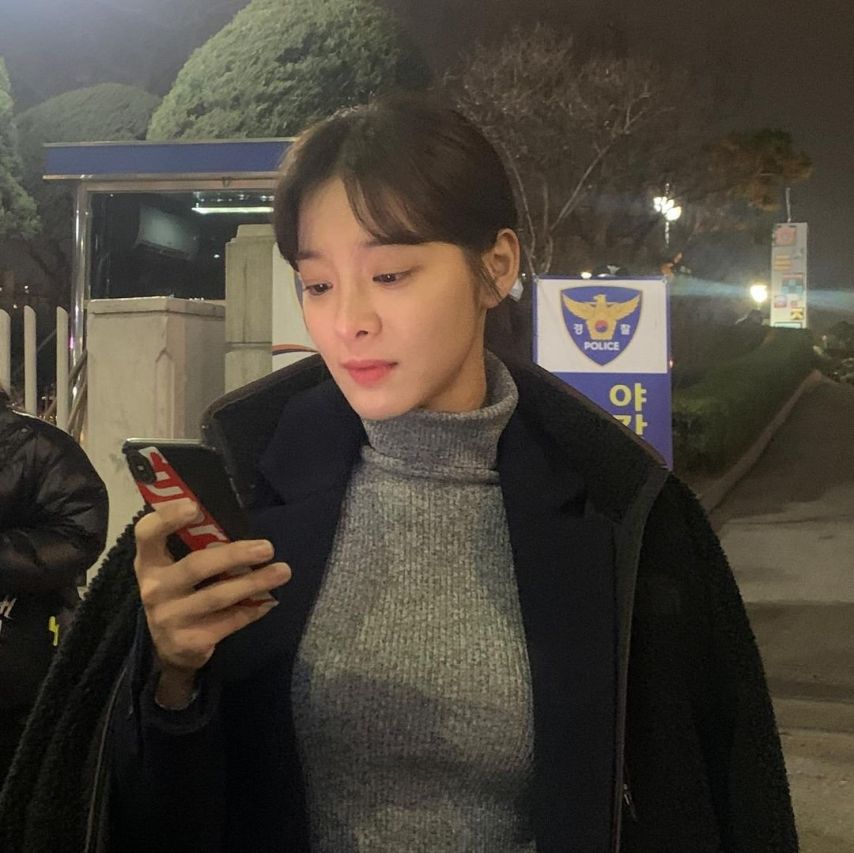 배우 설인아