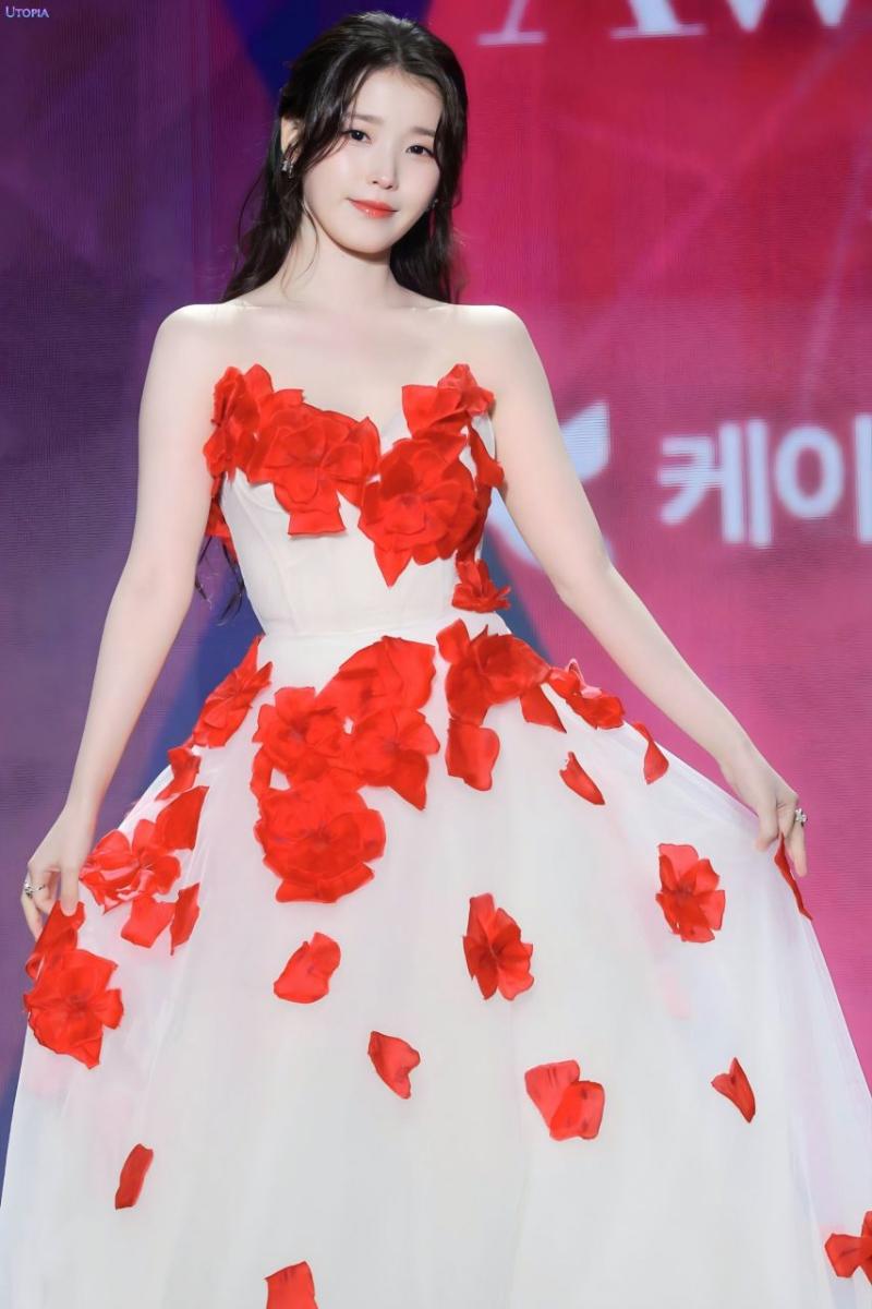 아이유 251229