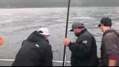 얼떨결에 심해 생물 낚은 사람