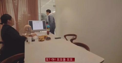 피부과 40만원 할인 받기 위해 춤추는 조정석.MP4