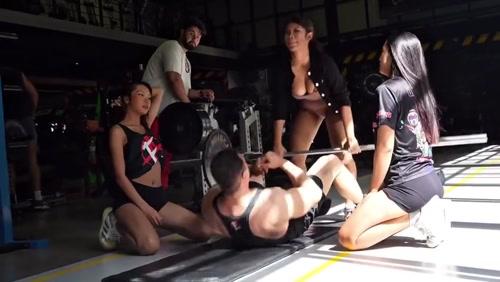 남자들만 원하는 헬스 도우미