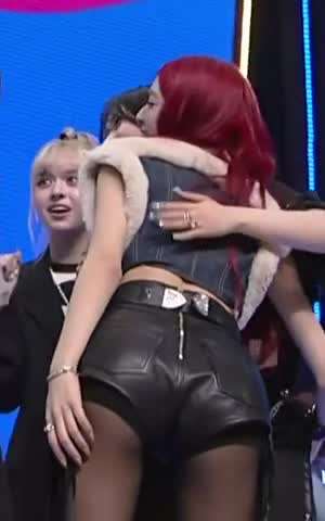 해원이 궁디팡팡 해주는 ITZY 유나 가죽핫팬츠 검스 허벅지