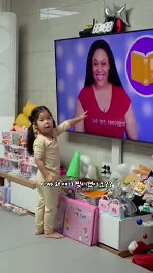 아빠 왜 여기가  찢어졌어요?