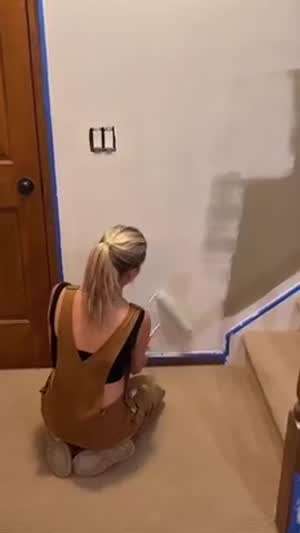 페인트 안발리는 벽